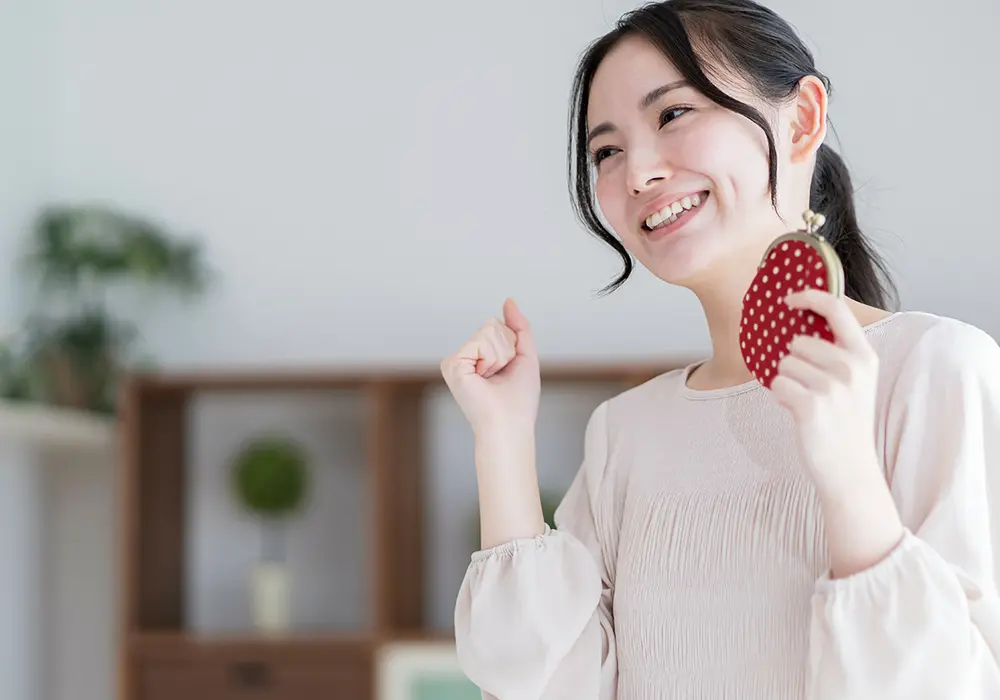 価格に喜ぶ主婦のイメージ
